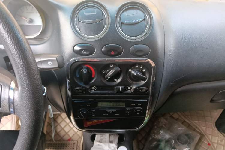 Used Baojun Lechi 2012 1.2L Manual Sport Edition Dynamic Model Audio And AC Panel