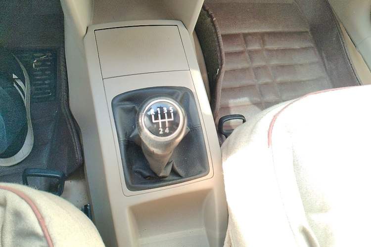 Used Volkswagen Polo 2011 Jingqu 1.6L Manual - Real Cool Edition