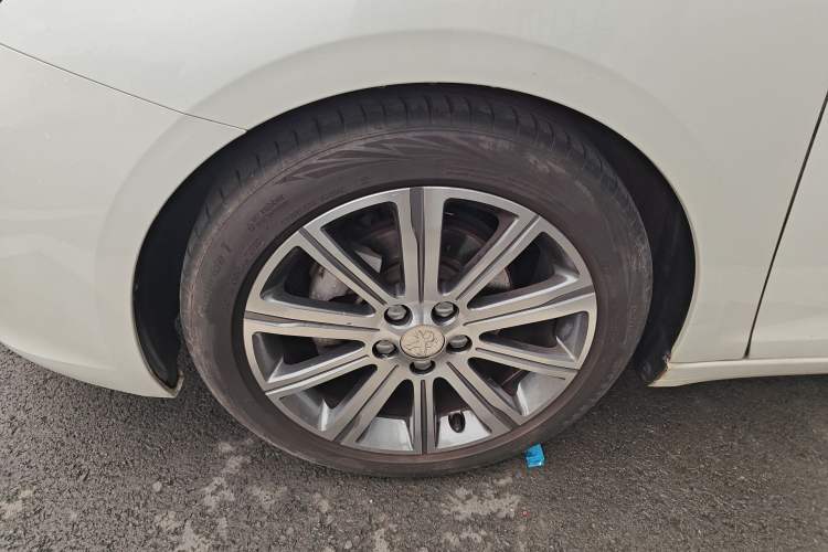 Used Peugeot 408 2014 1.8L Automatic Luxury Edition Left Front Wheel Hub