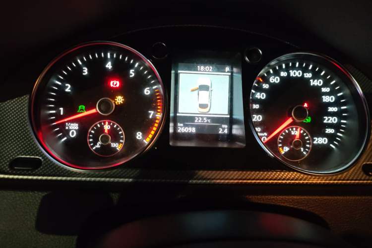 Used Volkswagen FAW-Volkswagen CC 2013 3.0 FSI V6 Odometer Close Up