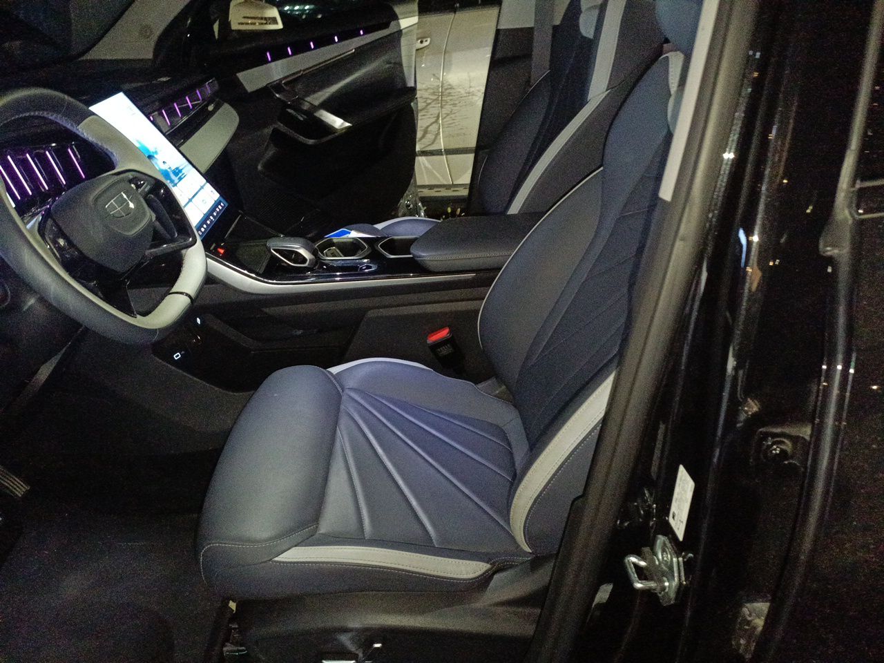 Geely Auto FX11 2023 1.5TD DCT Prestige Edition — снимка 15