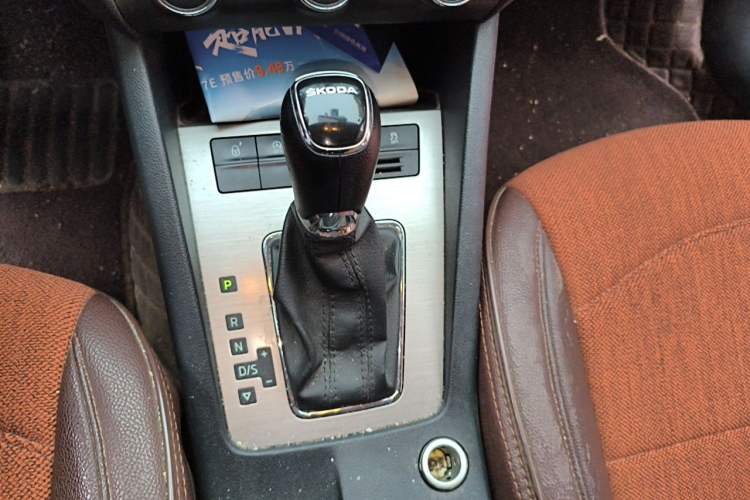 Used Skoda Octavia 2019 1.5L Automatic Comfort Edition Gear Lever