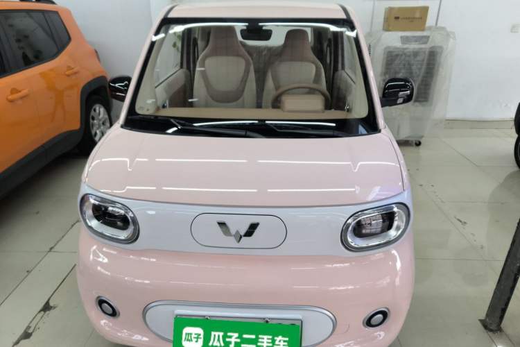Red Wuling Voiture d’occasion Wuling Hongguang MINIEV 2024 0.0L Red 200km AT 4 ...