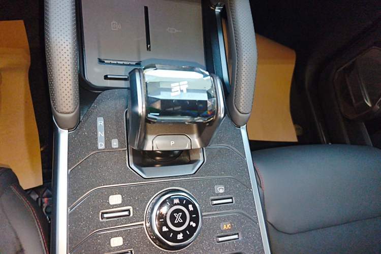 Used JETOUR Traveler 2024 2.0T All-Wheel-Drive CrossPRO Entertainment Edition
