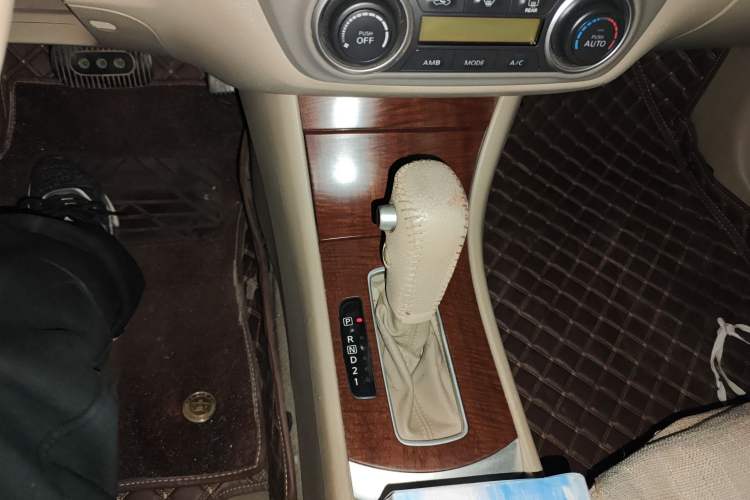 Used Nissan Sylphy 2009 1.6XE Automatic Comfort Edition Gear Lever