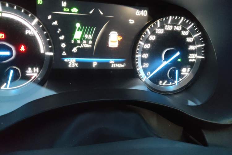 Used Toyota Highlander 2022 Dual-Engine 2.5L Four-Wheel Drive Prestige Version 7 Seats Odometer Close Up