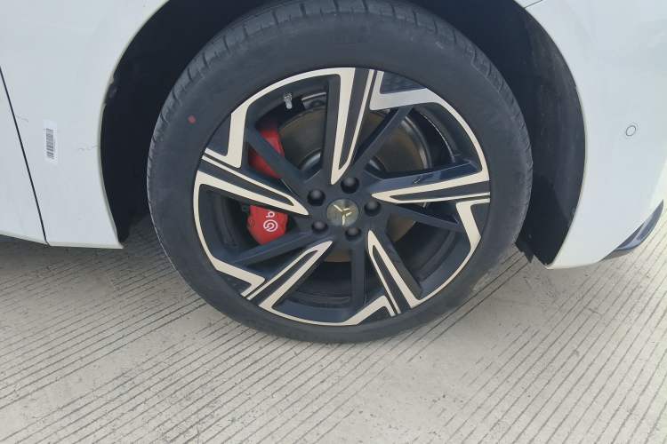 Used Hongqi EH7 2024 760 Pro+ Four-Wheel Drive Version Right Front Wheel Hub