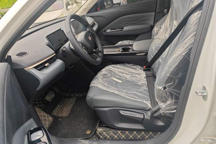 Used ARCFOX T1 2025 Model 320 PRO Left Front Seat