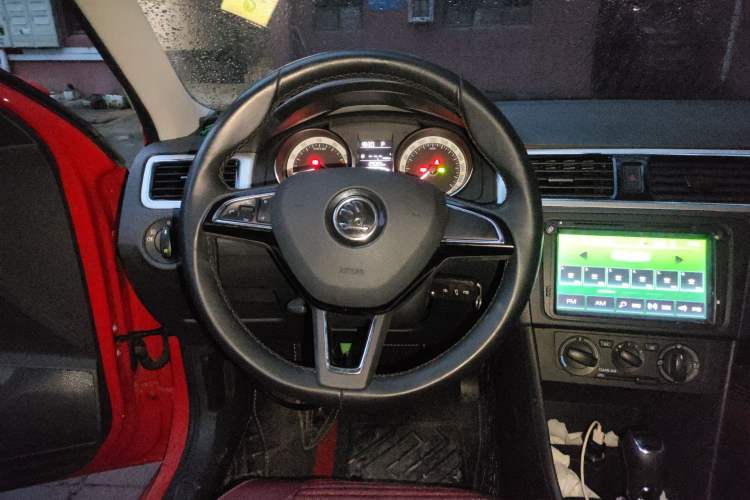 Used Skoda Rapid Spaceback 2018 1.6L Automatic Comfort Edition Steering Wheel