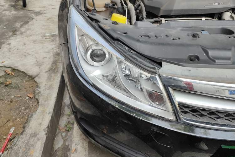 Used BYD Surui 2014 1.5TID Automatic Luxury Model Right Front Headlight