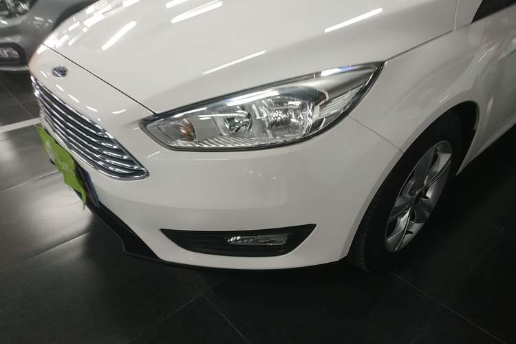Used Ford Focus 2015 Sedan 1.6L Automatic Comfort Model
