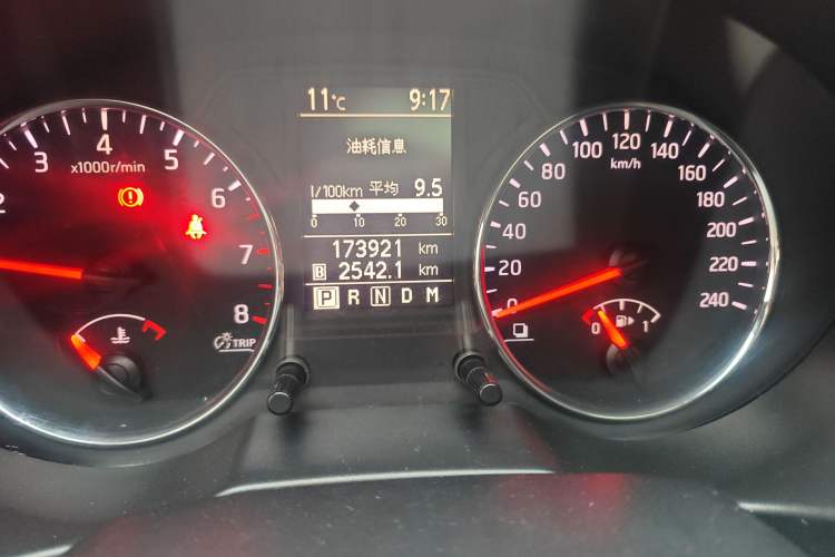 Used Nissan X-Trail 2012 2.5L CVT Luxury Edition 4WD Odometer Close Up