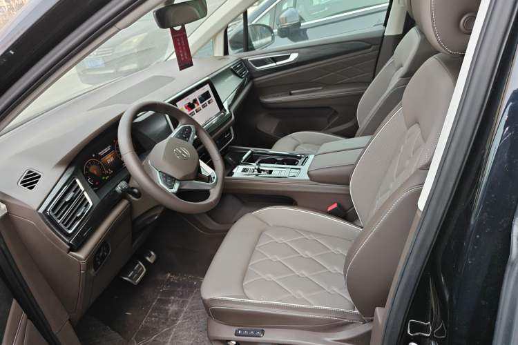 Used Volkswagen Viloran 2024 380TSI Premium Edition Left Front Seat