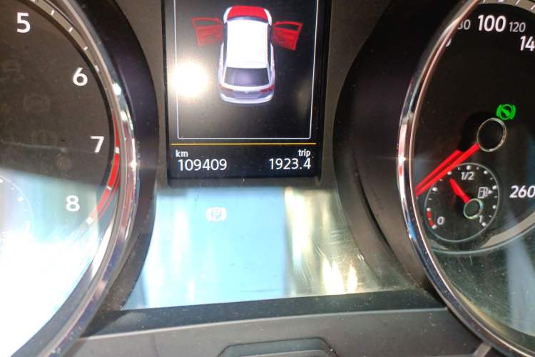 Used Volkswagen Tiguan L 2017 330TSI Automatic Two-Wheel Drive Luxury Edition Odometer Close Up