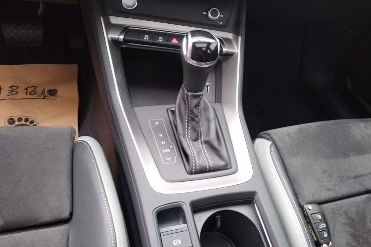 Used Audi Q3 2019 35 TFSI Fashion Dynamic Model Gear Lever
