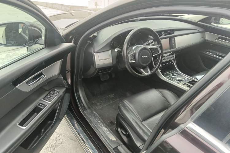 Used Jaguar XFL 2018 XFL 2.0T 200PS Luxury Edition Driver Seat