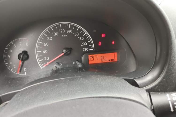 Used Nissan Sunny 2011 1.5XE CVT Comfort Edition Odometer Close Up