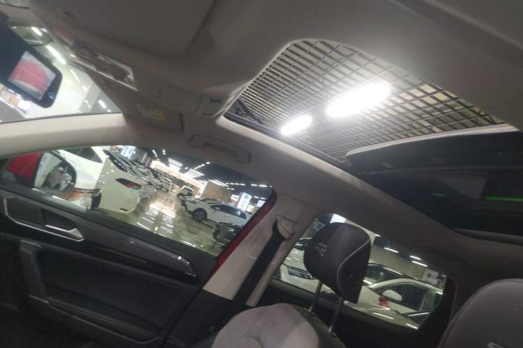 Used Volkswagen Tayron X 2020 330TSI Two-Wheel Drive Luxury Smart Connectivity Version Headliner