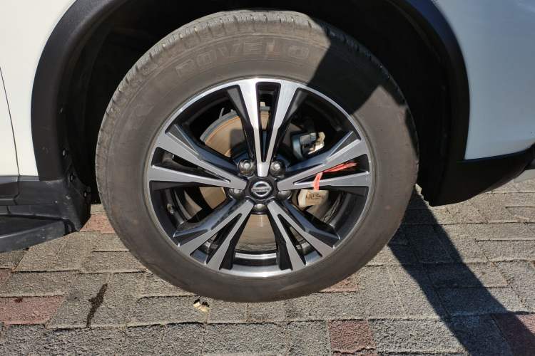 Used Nissan X-Trail 2017 2.5L CVT Luxury Edition 4WD Right Front Wheel Hub