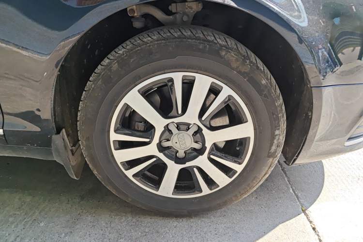 Used Audi A6L 2010 2.0 TFSI Automatic Standard Edition Right Front Wheel Hub