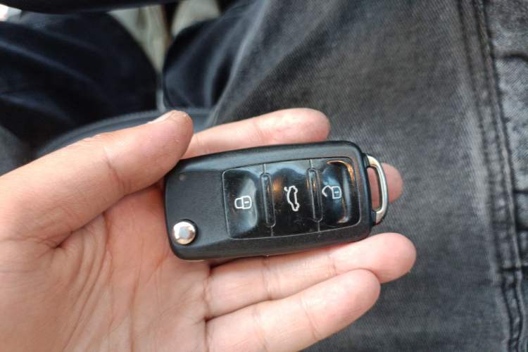 Used Volkswagen Lavida 2017 1.6L Manual Comfort Edition Vehicle Key