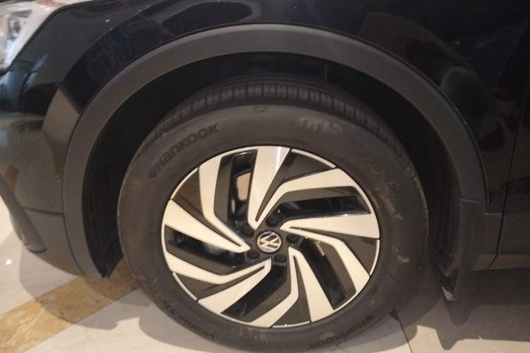 Used Volkswagen Tiguan L 2025 Model, Outstanding Version, 300TSI Automatic Two-Wheel Drive Longteng Edition
