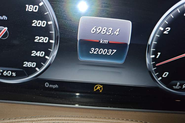 Used Mercedes-Benz S-Class 2014 S 320 L Business Model Odometer Close Up