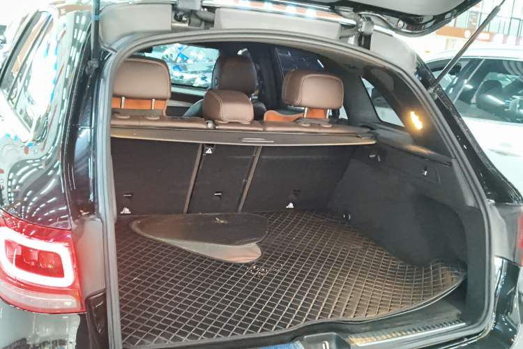 Used Mercedes-Benz GLC 2022 Refreshed GLC 260 L 4MATIC Dynamic Edition Trunk