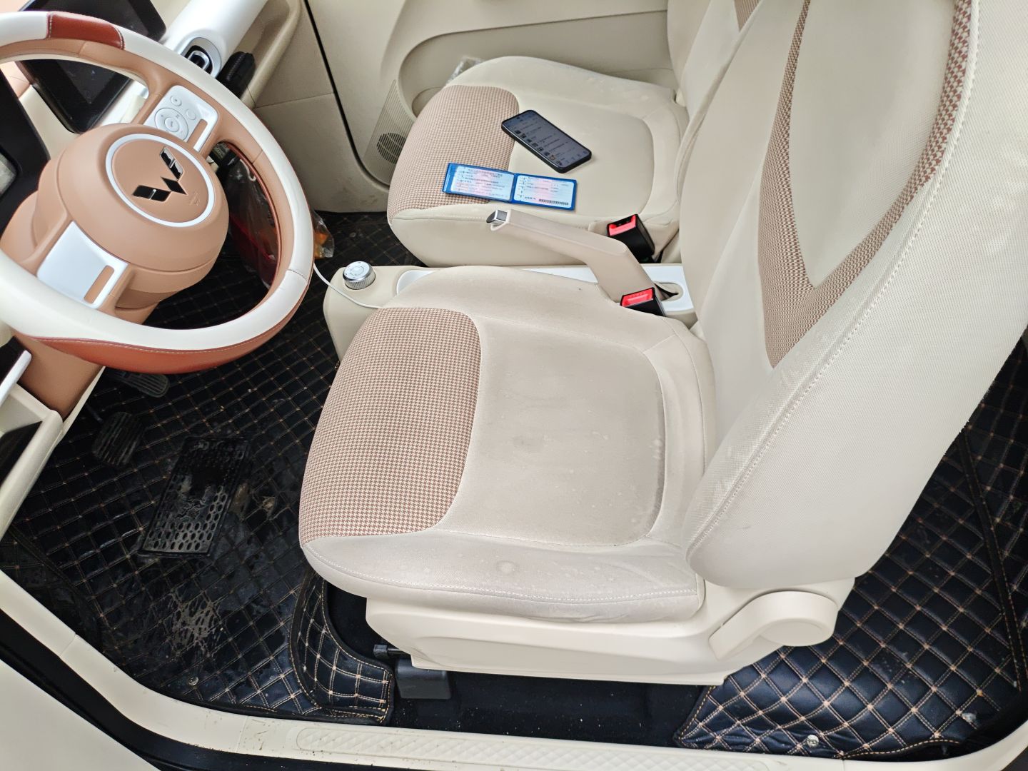 Переднее сиденье в автомобиле