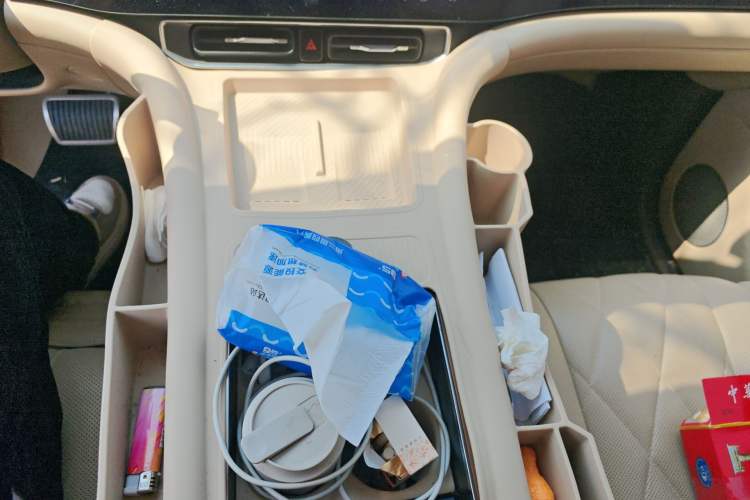 Used Hima AITO M9 2024 Range-Extended Ultra Version 42 kWh 6-Seater Model Gear Lever