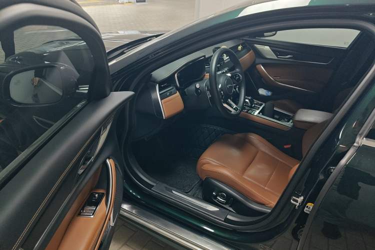 Used Jaguar XFL 2023 XFL 2.0T P250 Two-Wheel-Drive Prestige Luxury Gold Edition Driver Seat