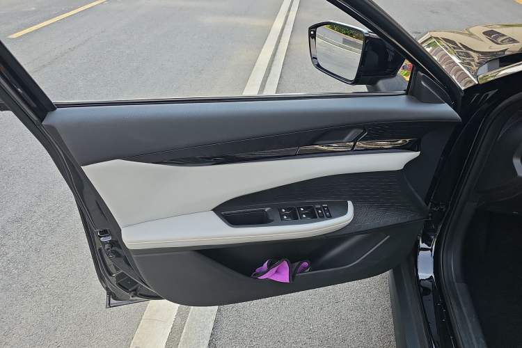 Used Changan UNI-V iDD 2024 Blue Whale Smart Electric iDD 136km Luxury Model
