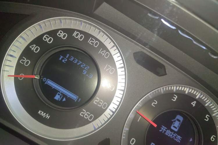 Used Volvo S80L 2011 2.0T ZhiZun Edition Odometer Close Up