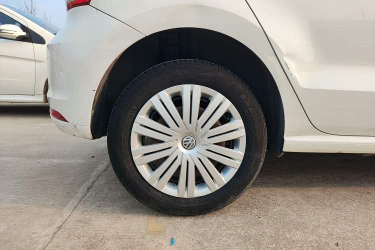 Used Volkswagen Polo 2016 1.6L Automatic Comfort Model Right Rear Wheel Hub