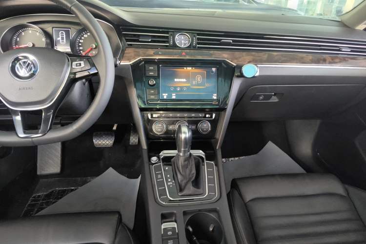 Used Volkswagen Magotan 2019 330TSI DSG Luxury Version China VI Standard