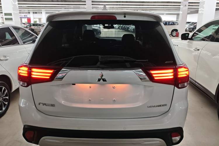 Used Mitsubishi Outlander 2020 2.4L 4x4 Zhi Xiang Edition 5 Seats