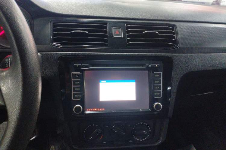 Used Volkswagen Santana 2016 1.6L Manual Fashion Edition Audio And AC Panel