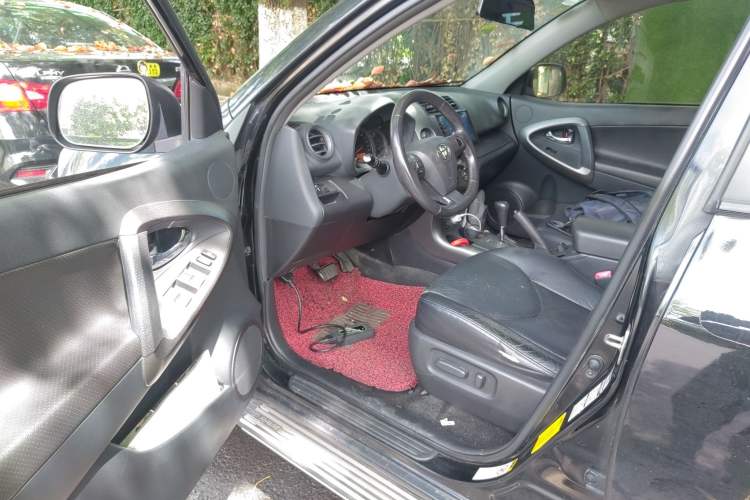 Used Toyota RAV4 2011 2.4L Automatic 4x4 Luxury Edition