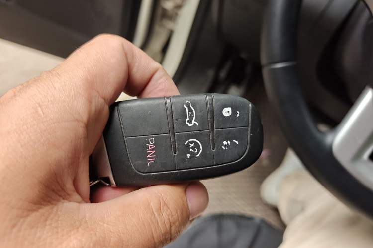 Used Dodge Journey 2013 2.4L Two-Wheel Drive Luxury Version