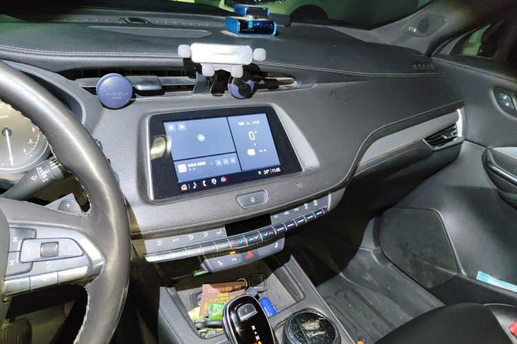 Used Cadillac XT4 2021 28T Two-Wheel Drive Leading Version
