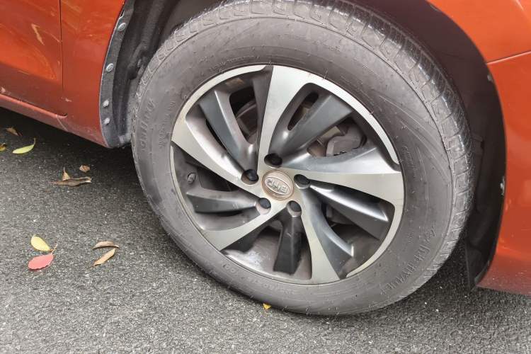 Used BYD Song 2016 2.0TID Automatic Prestige Edition Right Front Wheel Hub