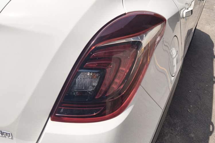 Used Buick Encore 2016 18T Automatic Two-Wheel Drive Urban Elite Model Right Rear Taillight