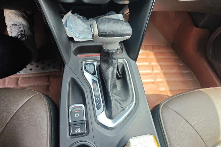 Used GAC Trumpchi GS4 2017 235T Automatic Two-Wheel Drive Luxury Smart Connectivity Version Gear Lever