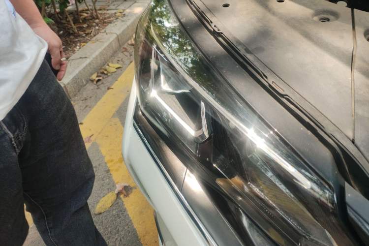 Used Dongfeng Aeolus Yixuan MAX 2021 1.5T Super-Powered Dad Edition Right Front Headlight