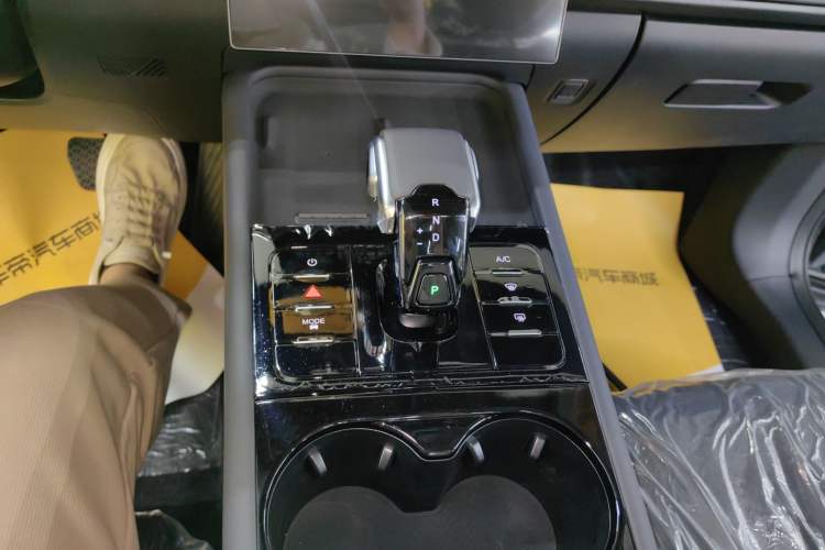 Used Chery Tiggo 7 2025 High-Performance Version 1.6T Two-Wheel Drive Edition Gear Lever