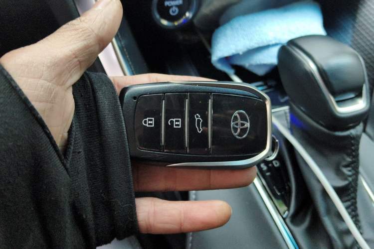 Used Toyota Venza 2023 2.5L Smart Electric Hybrid Dual-Drive Prestige Version Vehicle Key