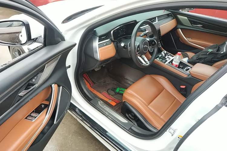 Used Jaguar XFL 2021 XFL 2.0T P250 All-Wheel-Drive Shimmering Black Sport Edition Driver Seat