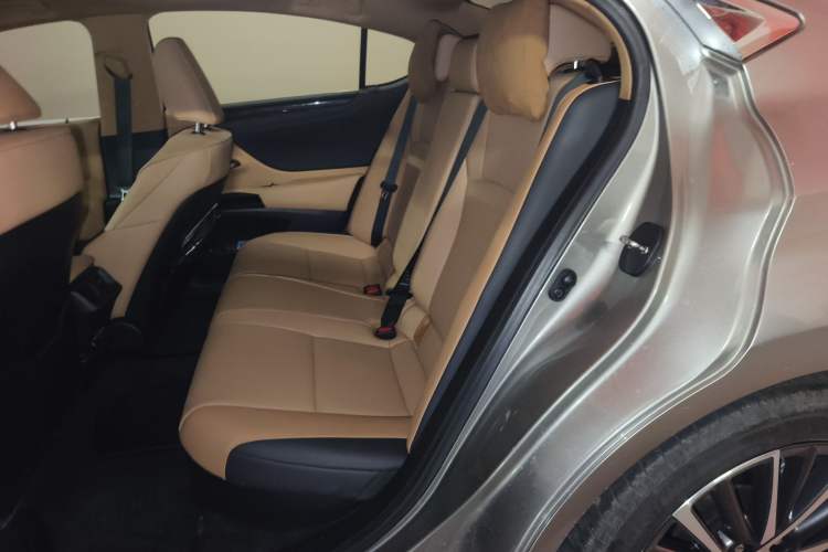 Used Lexus ES 2022 300h Deluxe Edition