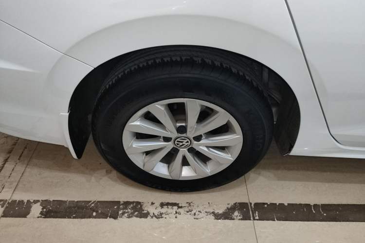 Used Volkswagen Bora 2020 1.5L Manual Fashion Edition Right Rear Wheel Hub