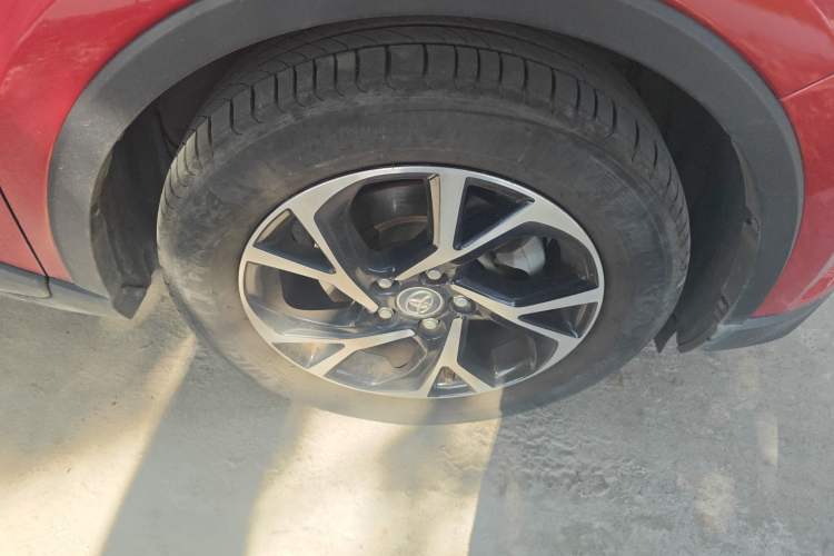 Used Toyota C-HR 2018 2.0L Leading with Sunroof China VI Standard Right Front Wheel Hub